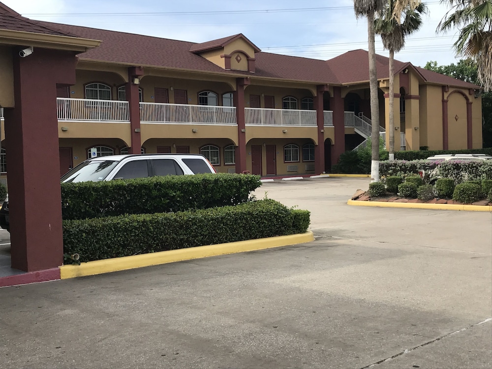 camelot inn and suites veterans memorial nw houston