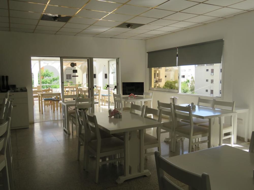 restaurant-cafeteria
