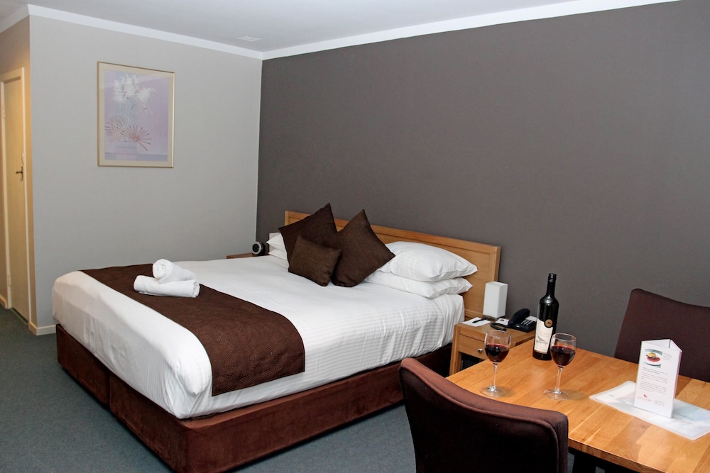 Hospitality Esperance, SureStay Collection by Best Western 27/74