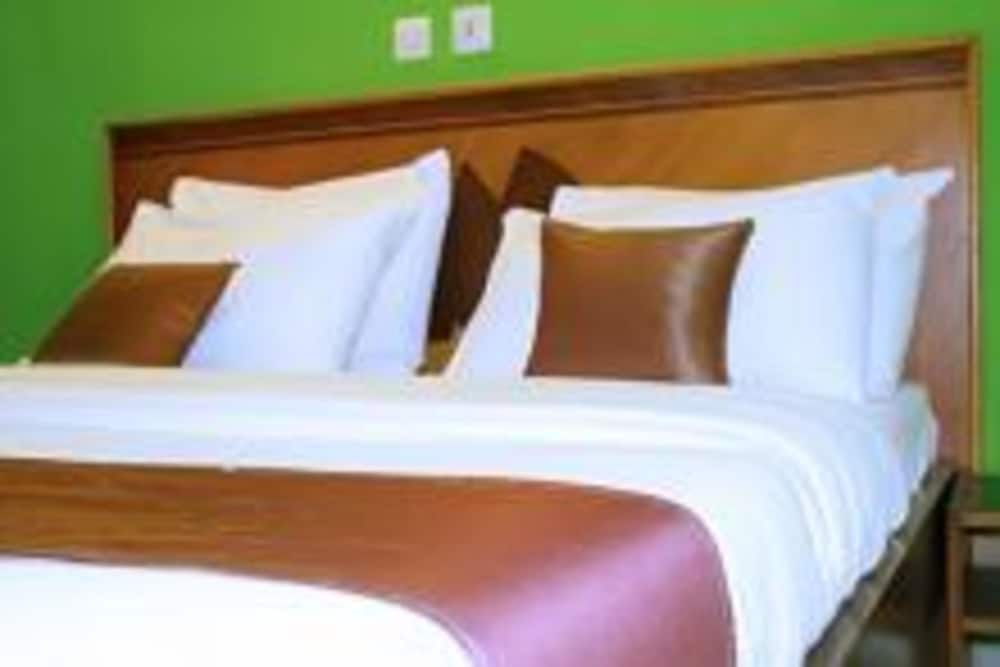 Les Hotels Eulis 6/8