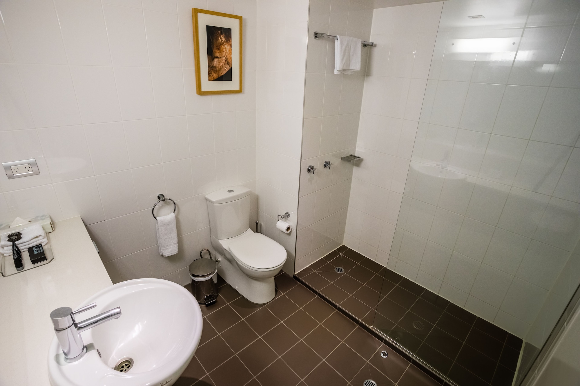 Courtyard, Twin Beds, King Bed, Balcony، Amora Herencia Riverwalk Melbourne 7/7