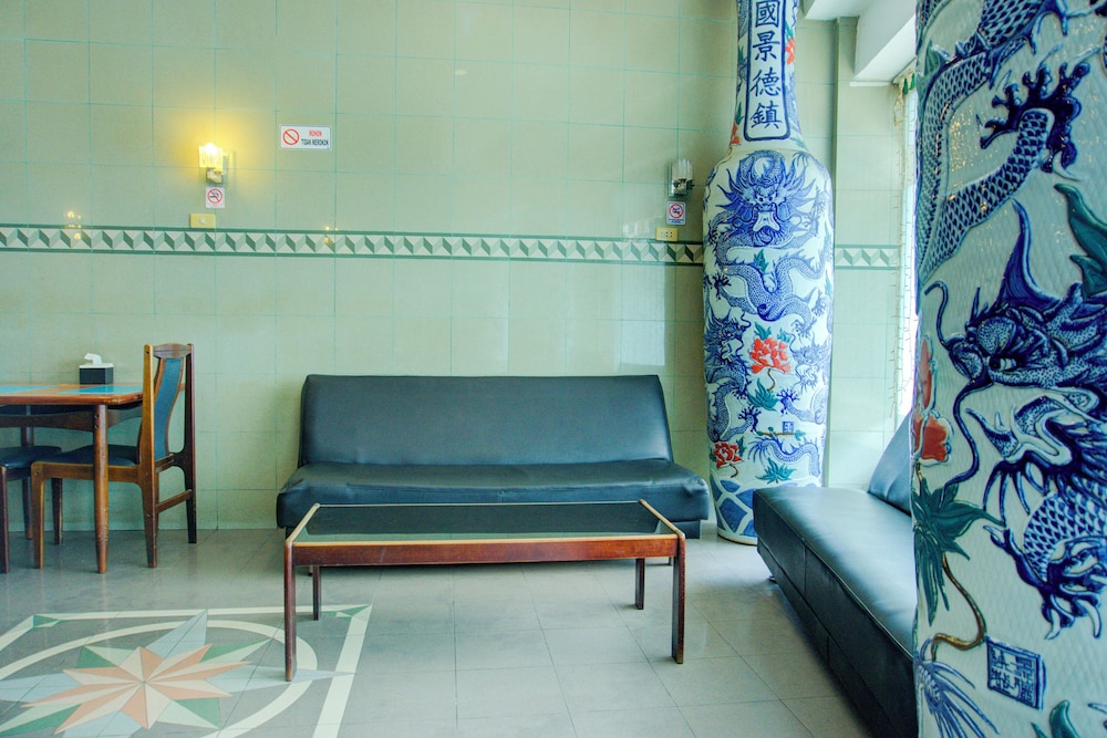 Townhouse Oak Palembang Near Jembatan Ampera Formerly Azzura Hotel 23/32
