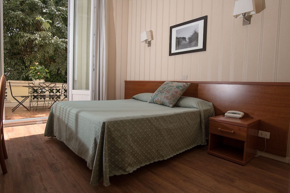 Hotel Villa Delle Rose 27/78