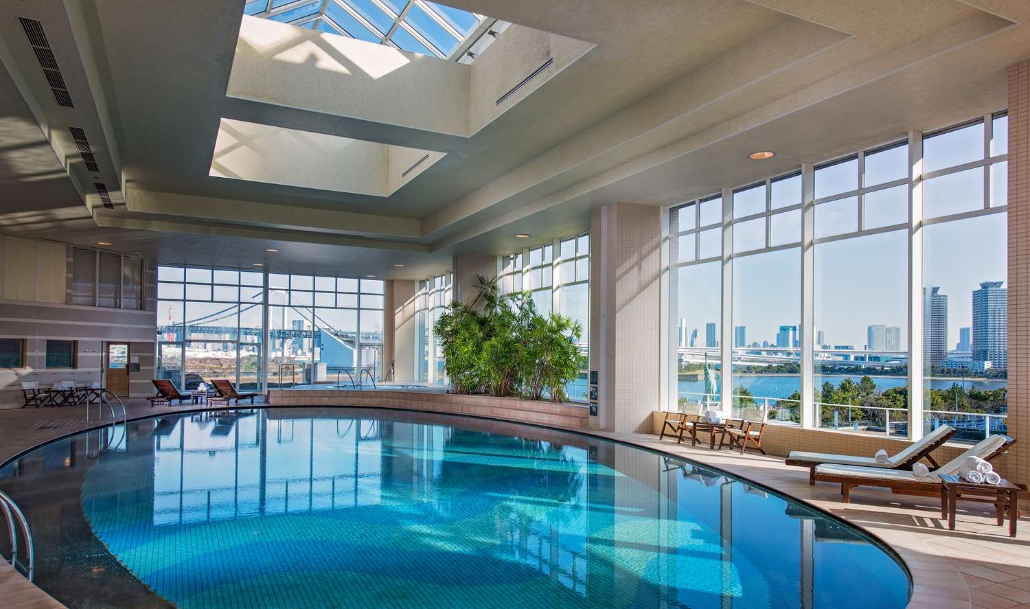 Swimming pool-spa