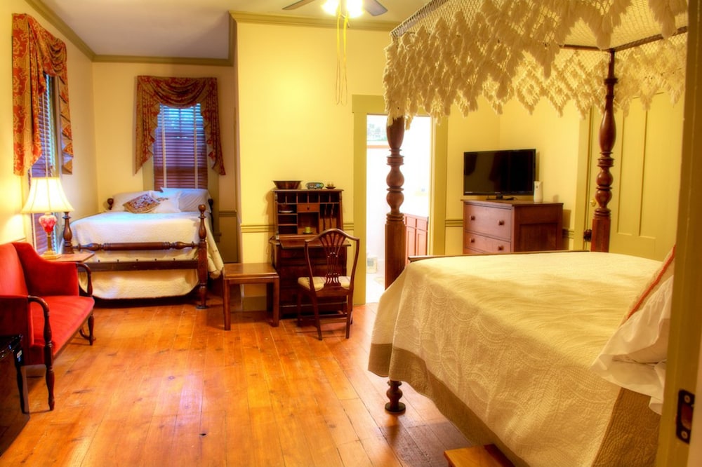 Emmas Bed and Breakfast 8/28