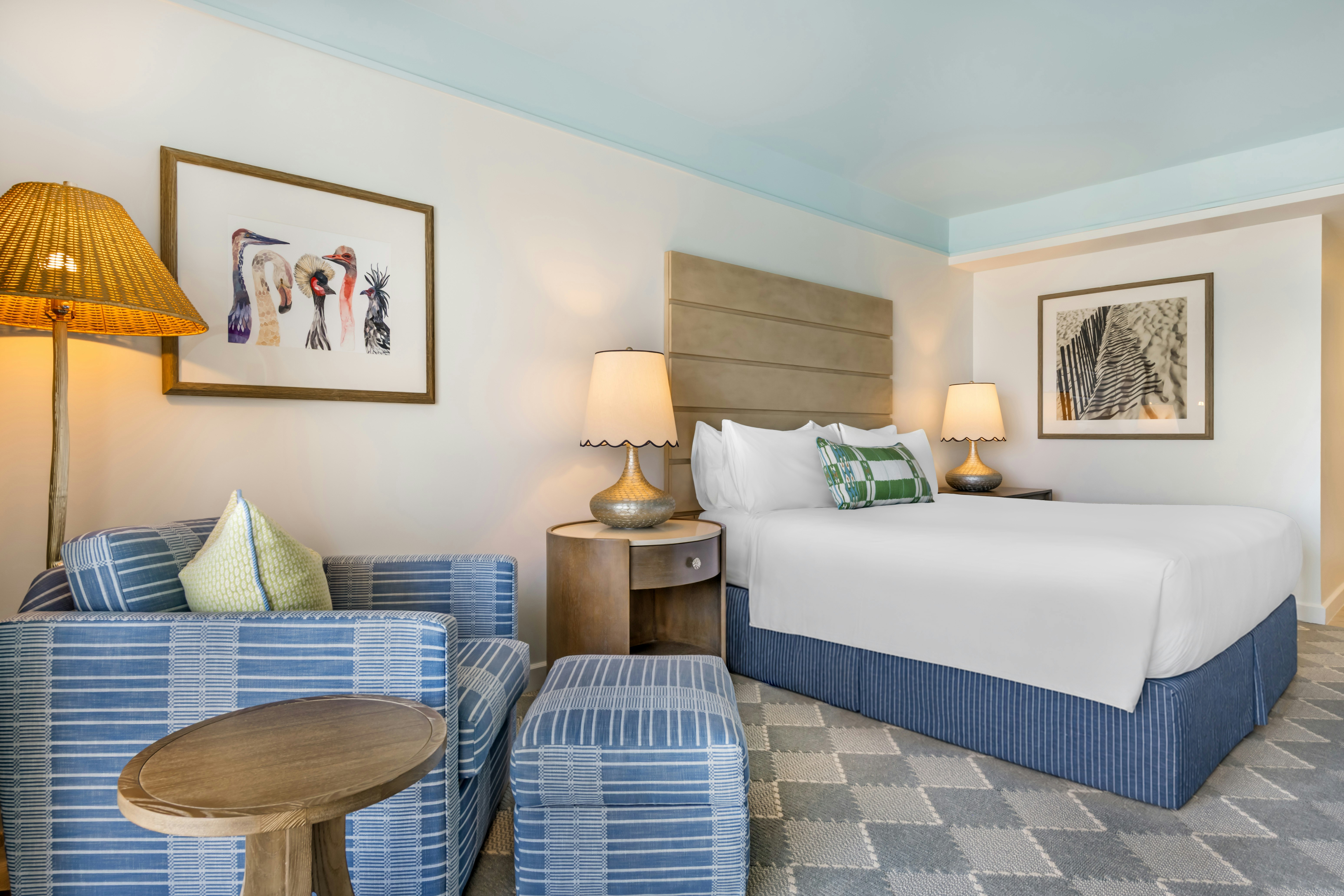 Premier, King Bed, Pool and Ocean View