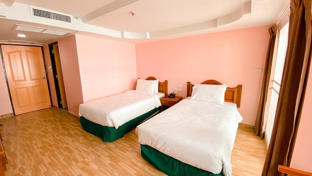 A.A. Pattaya Golden Beach Hotel 16/43