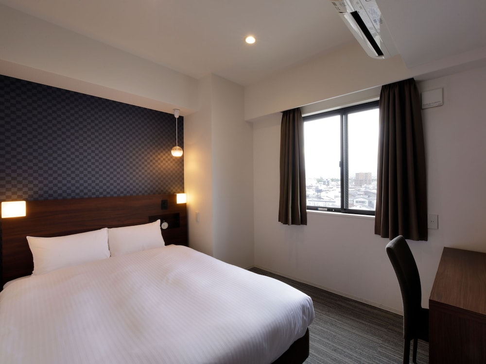 ROOM, DOUBLE BED