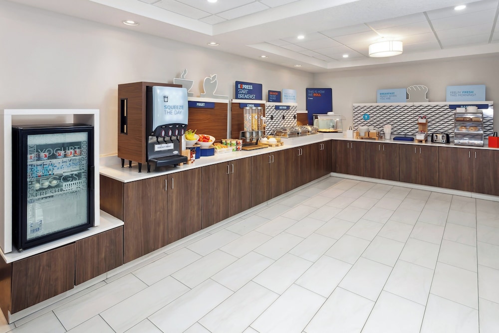 Holiday Inn Express Hotel Suites Pekin Peoria Area 10/62
