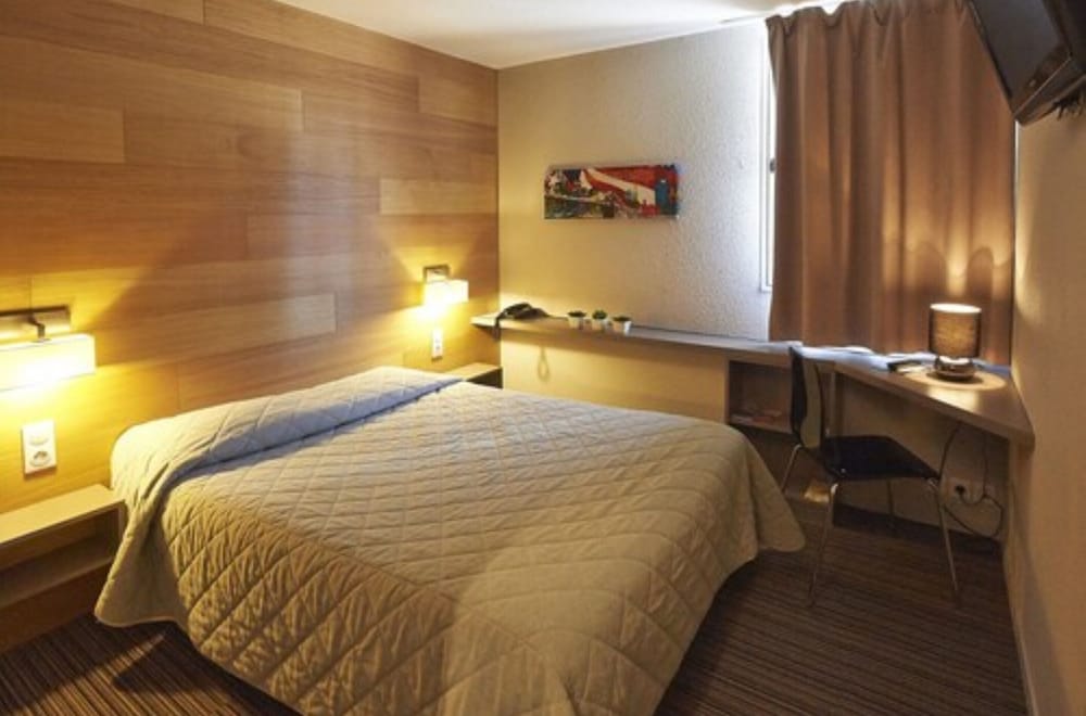 Standard, Triple, 1 Double and 1 Single Bed