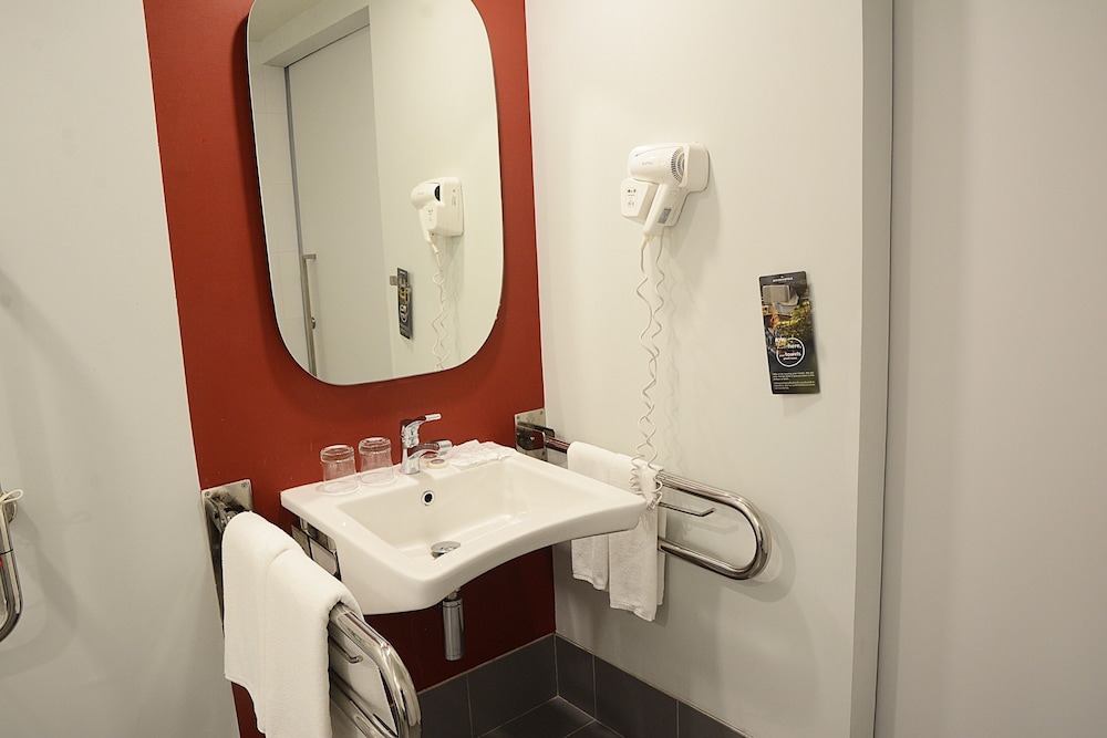 Ibis Bangkok Impact 32/75
