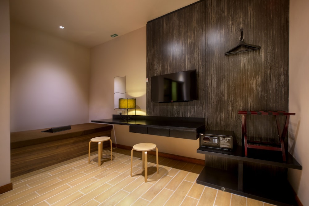 Hotel Twenty 8B 29/40