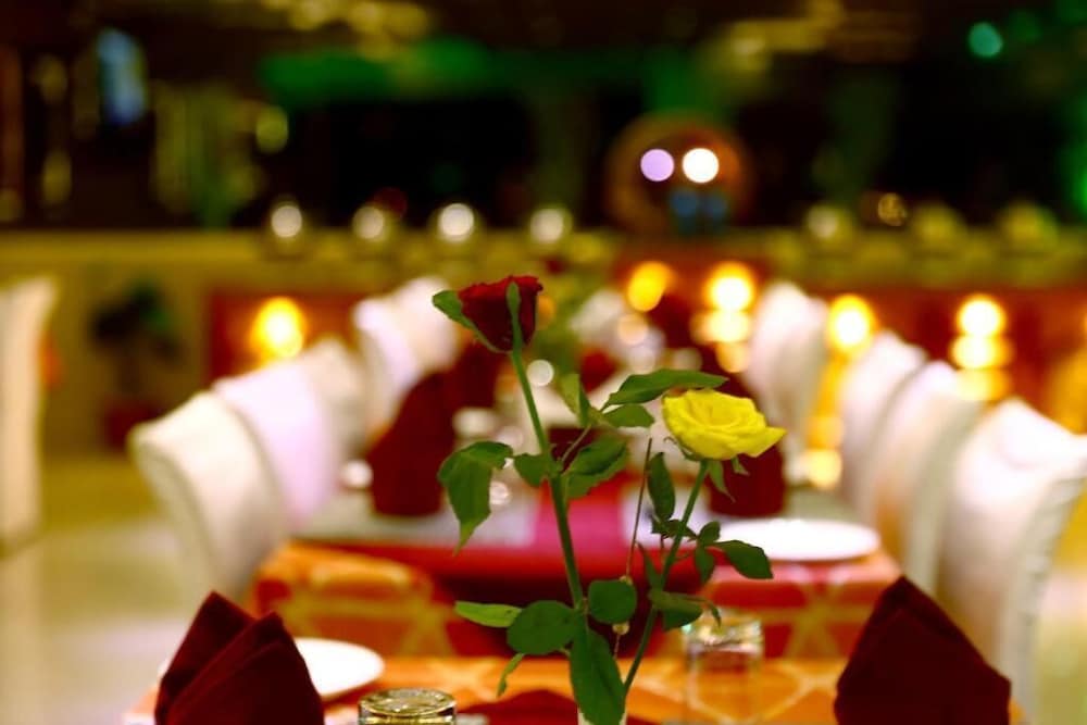 Hotel Taj Inn 33/64
