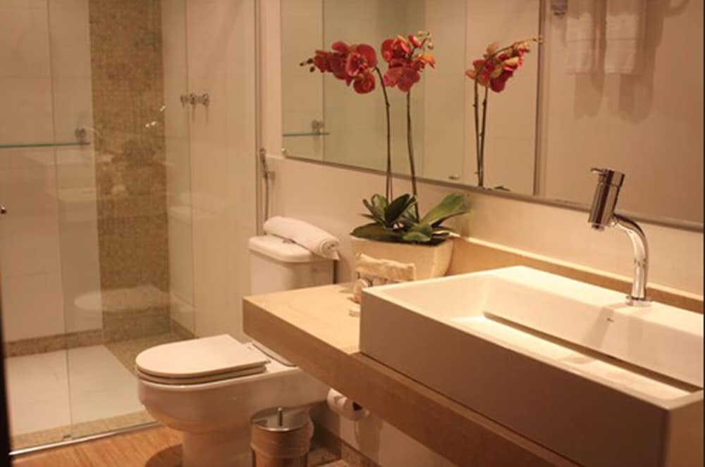 Abayomi Hotel 44/48