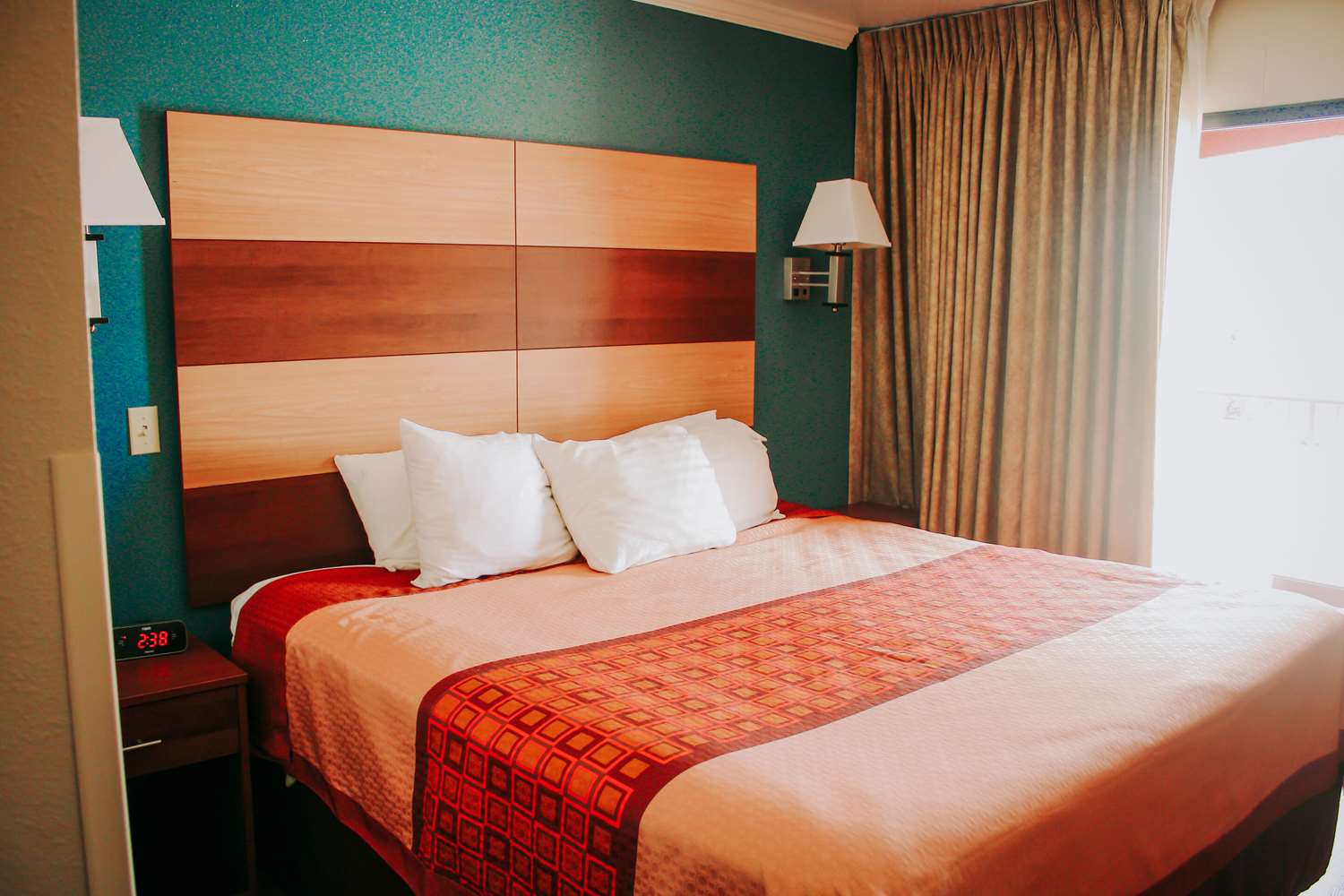 Efficiency, Suite, King Bed