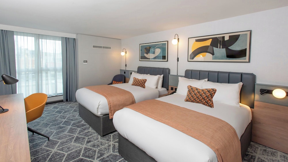 STANDARD, 2 DOUBLE BEDS