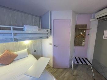 Room, Triple, 1 Queen and 1 Single Bed