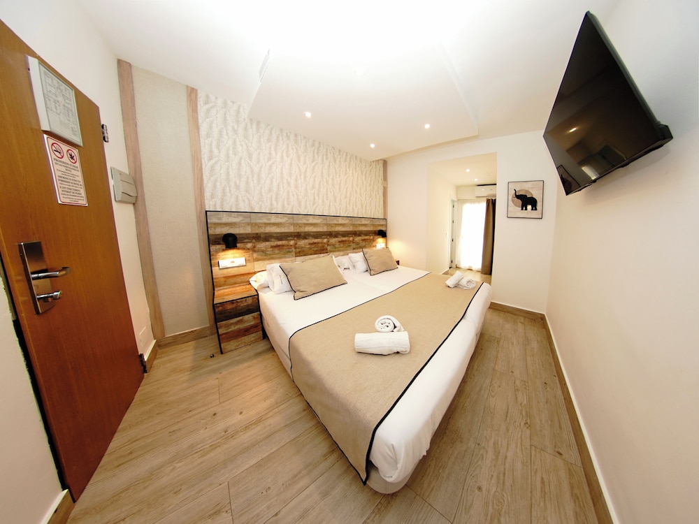 غرفة كومفورت بسريرين منفصلين بشرفة، Hotel Zen Airport 4/10
