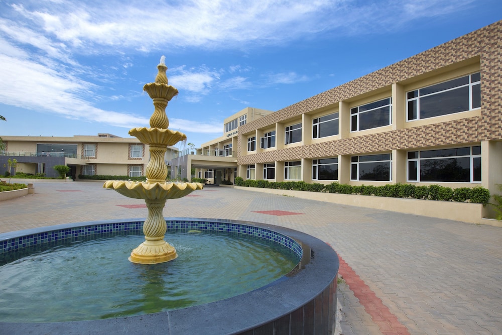Landmark Pallava Beach Resort Mahabalipuram Chen 32/32