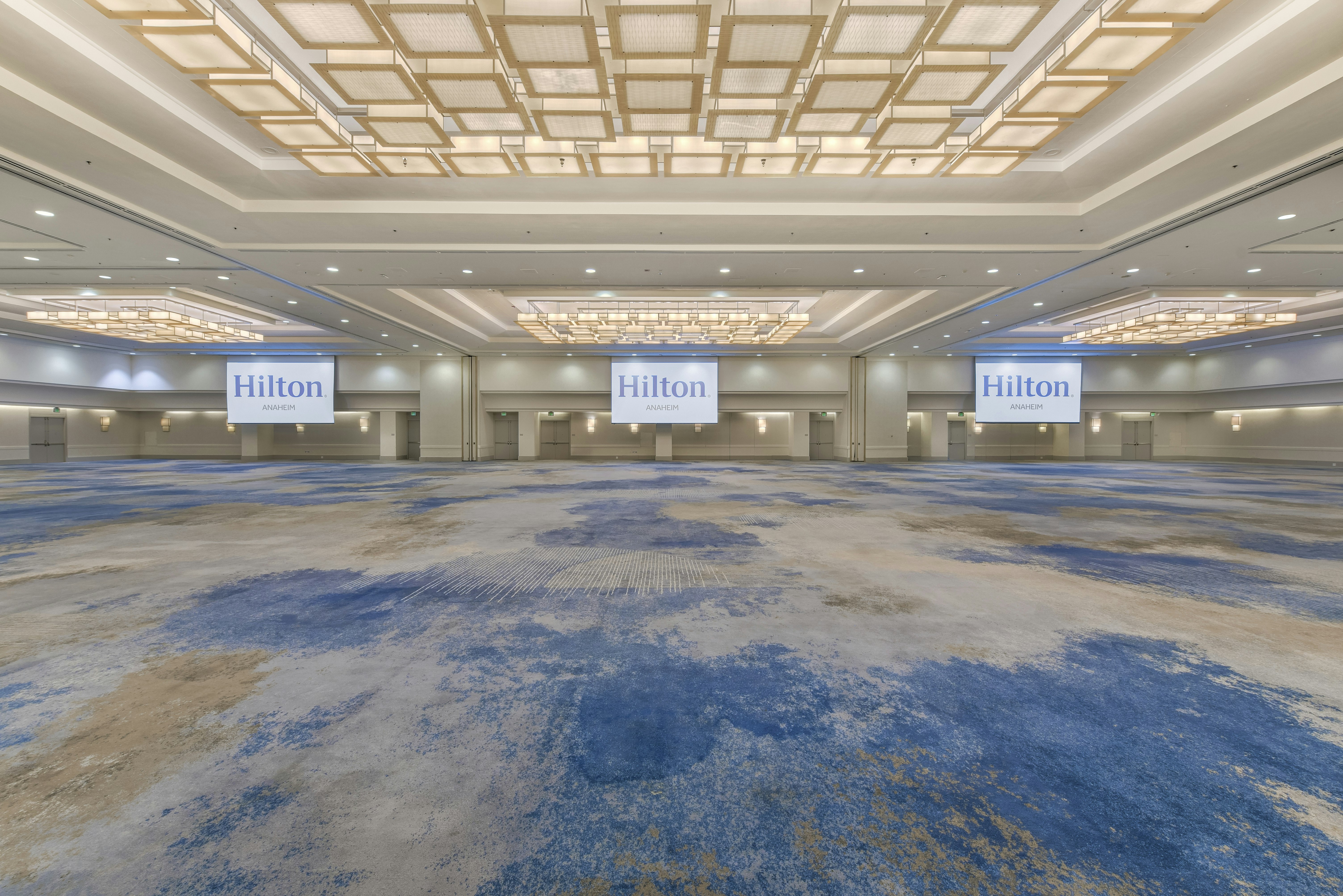 Hilton Anaheim 38/85