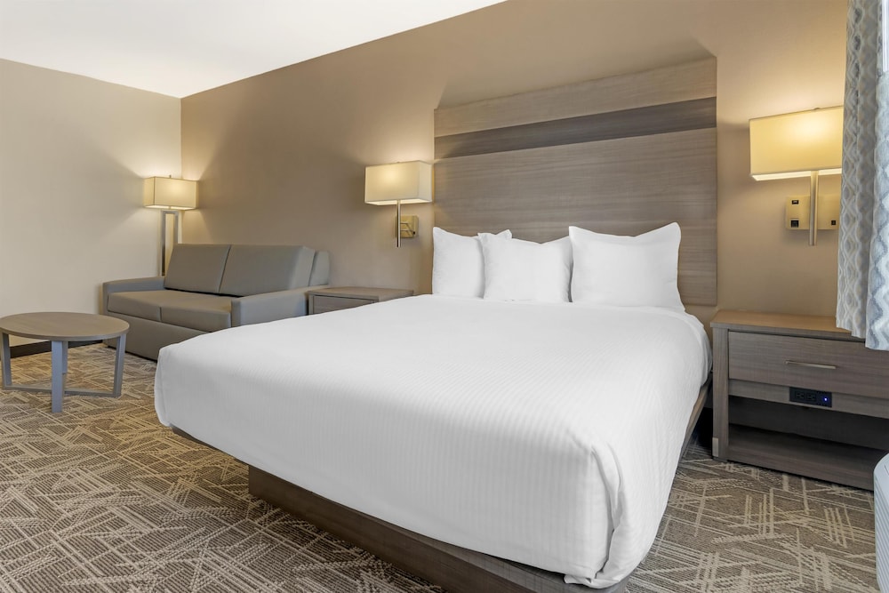 Standard, Queen Bed, Sofa