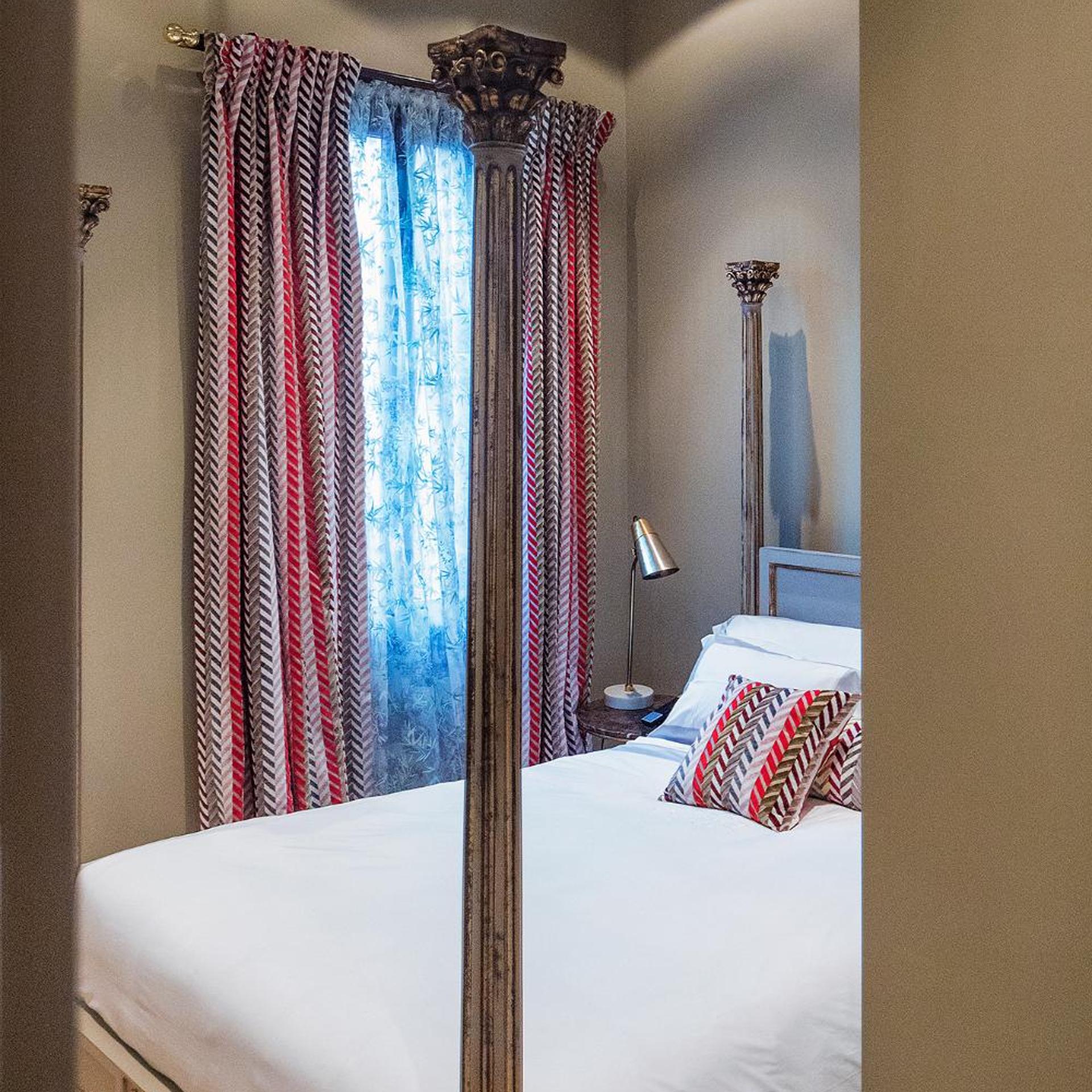 Room, Single
