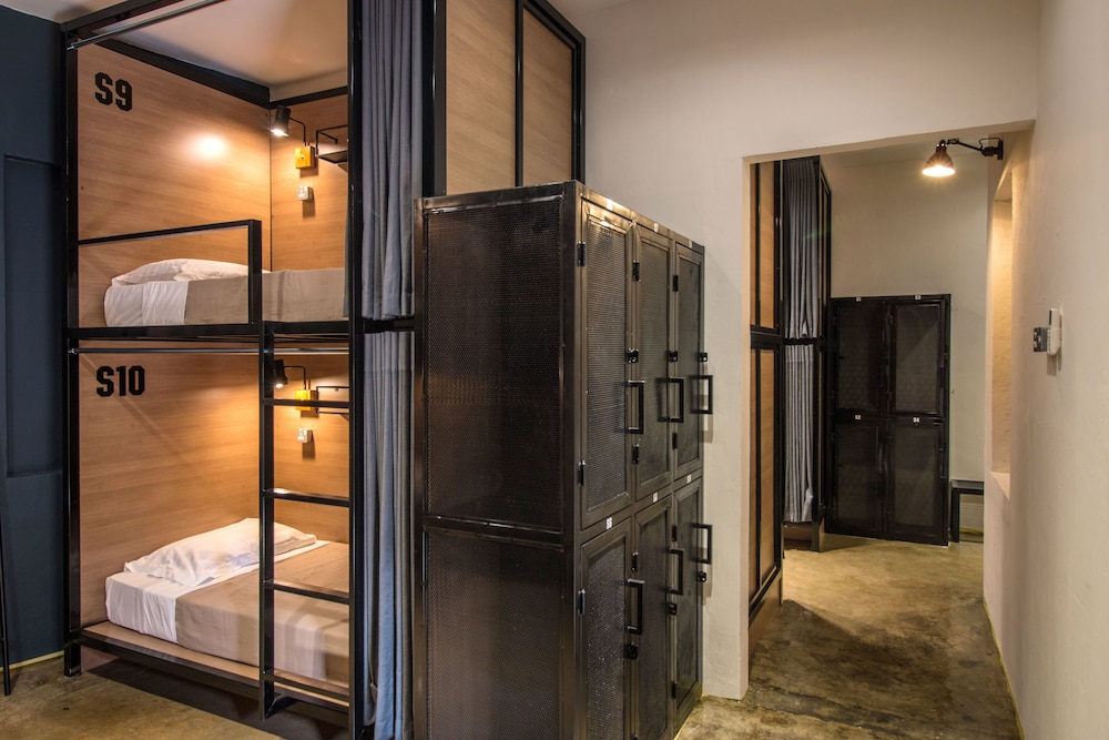 The Brownstone Hostel & Space 28/50