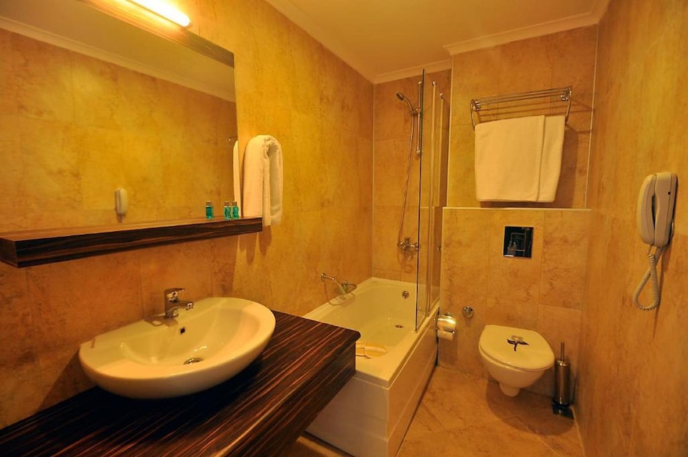 Sunny Hill Alya Hotel 49/53