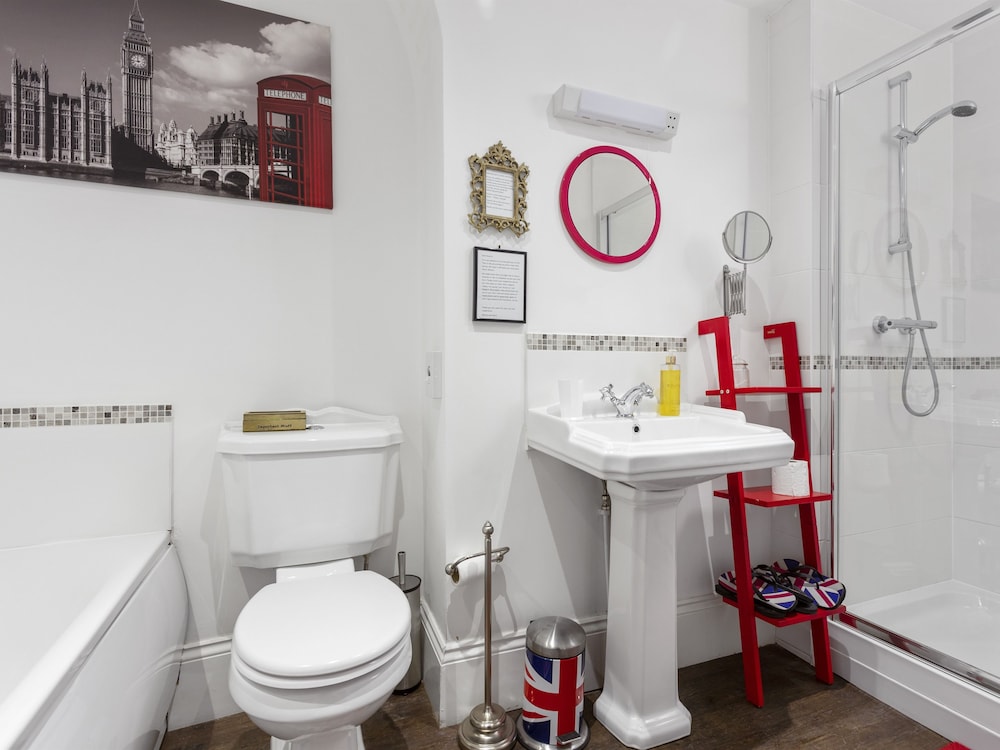 London, Executive, Triple, 3 Beds، Mamas Inn Boutique Guest House 3/3