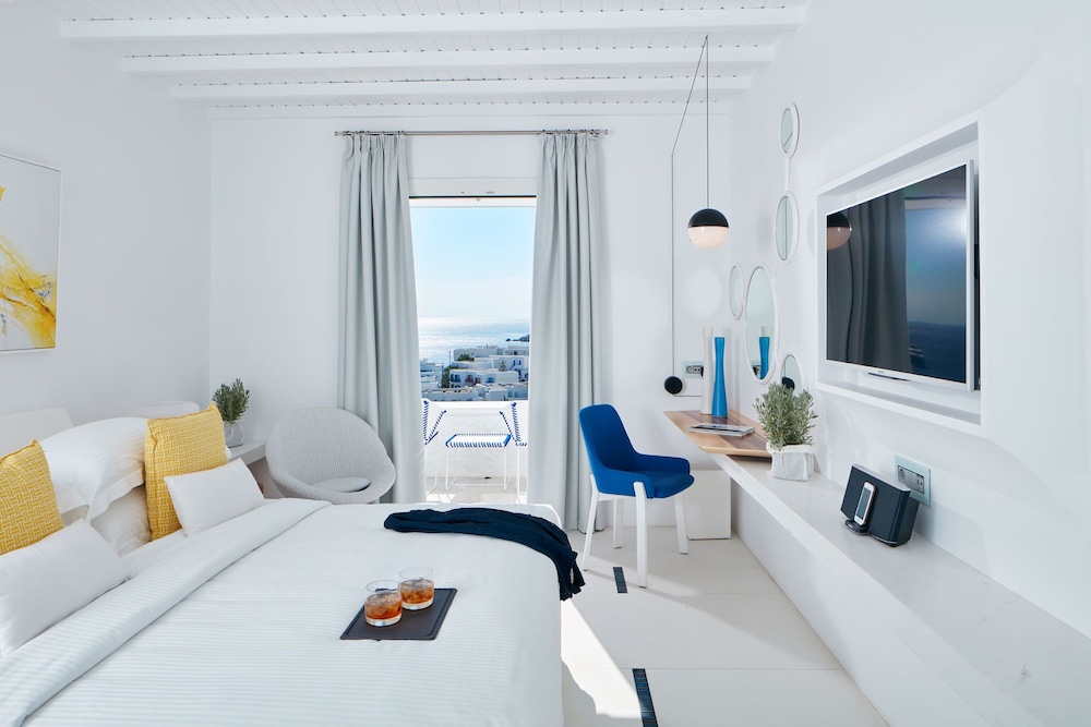 TRUE BLUE, SEA VIEW, JETTED TUB