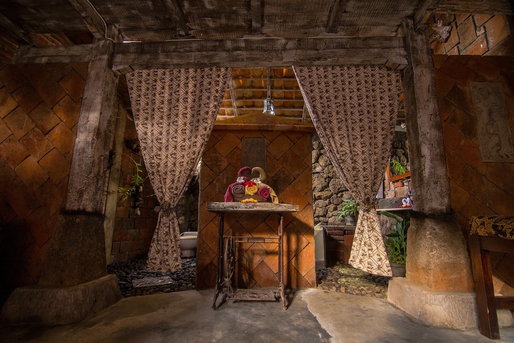 Santhika B&B 7/50