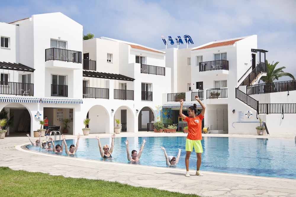 Akti Beach Hotel & Village Resort in Hlorakas