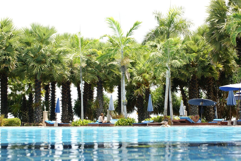 Botany Beach Resort in SATTAHIP