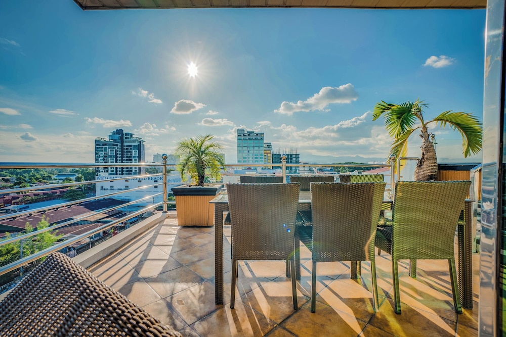 Fields Plaza Suites 58/65