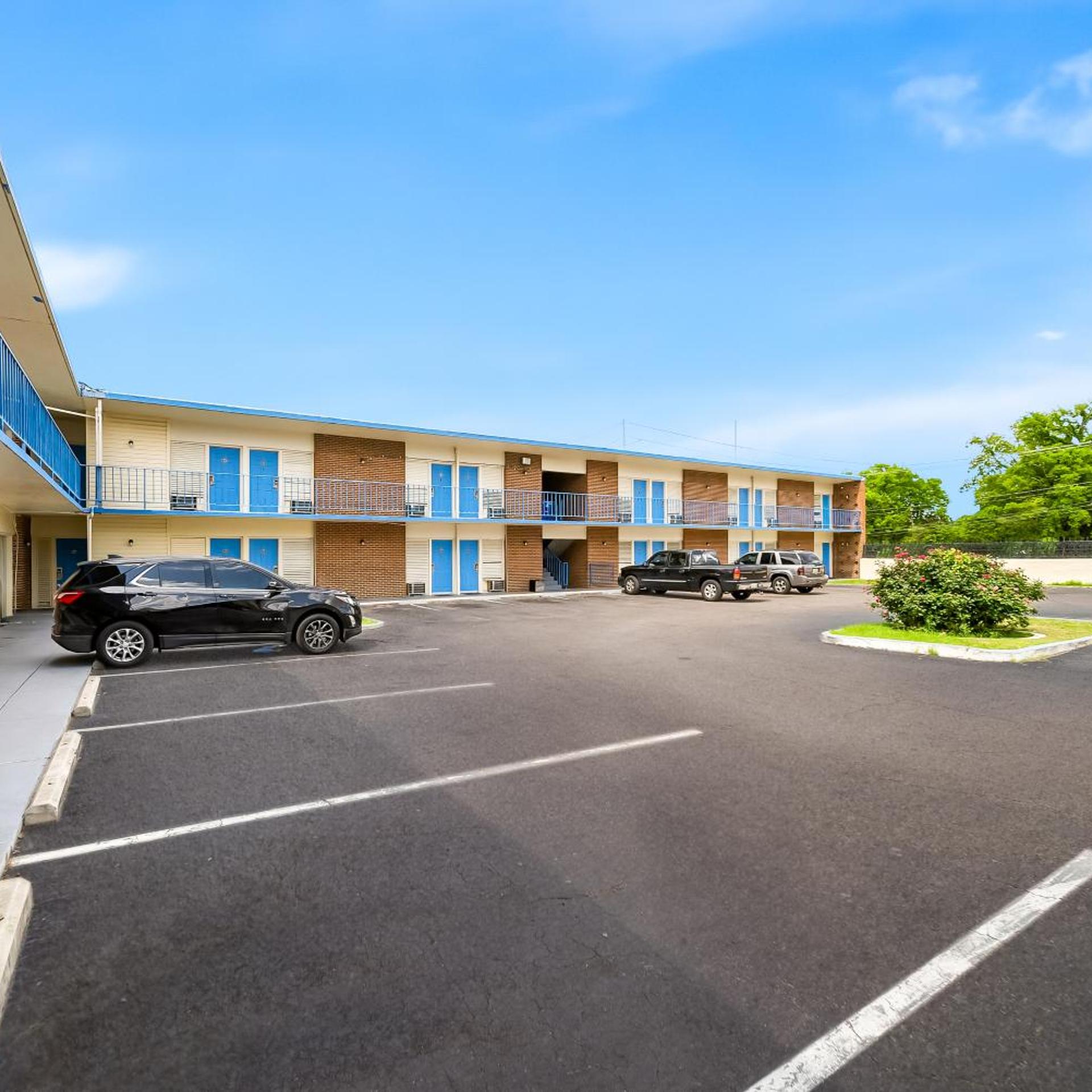 Capitol Inn and Suites 22/32