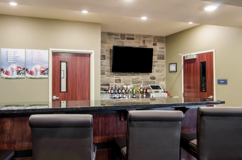 Cobblestone Hotel and Suites Torrington 31/37
