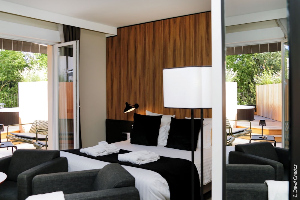 Cocoon, Junior Suite, King Bed, Garden View، Le Richebourg Hotel Restaurant Spa 2/6