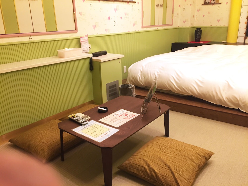 Hotel To 23/48