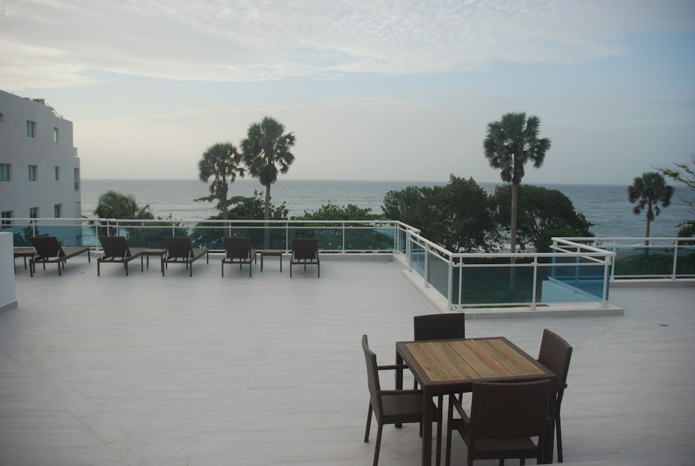 E And J Beach Condos 26/35