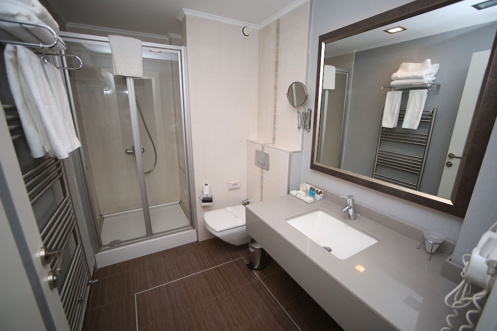 Grand Nora Hotel 43/49