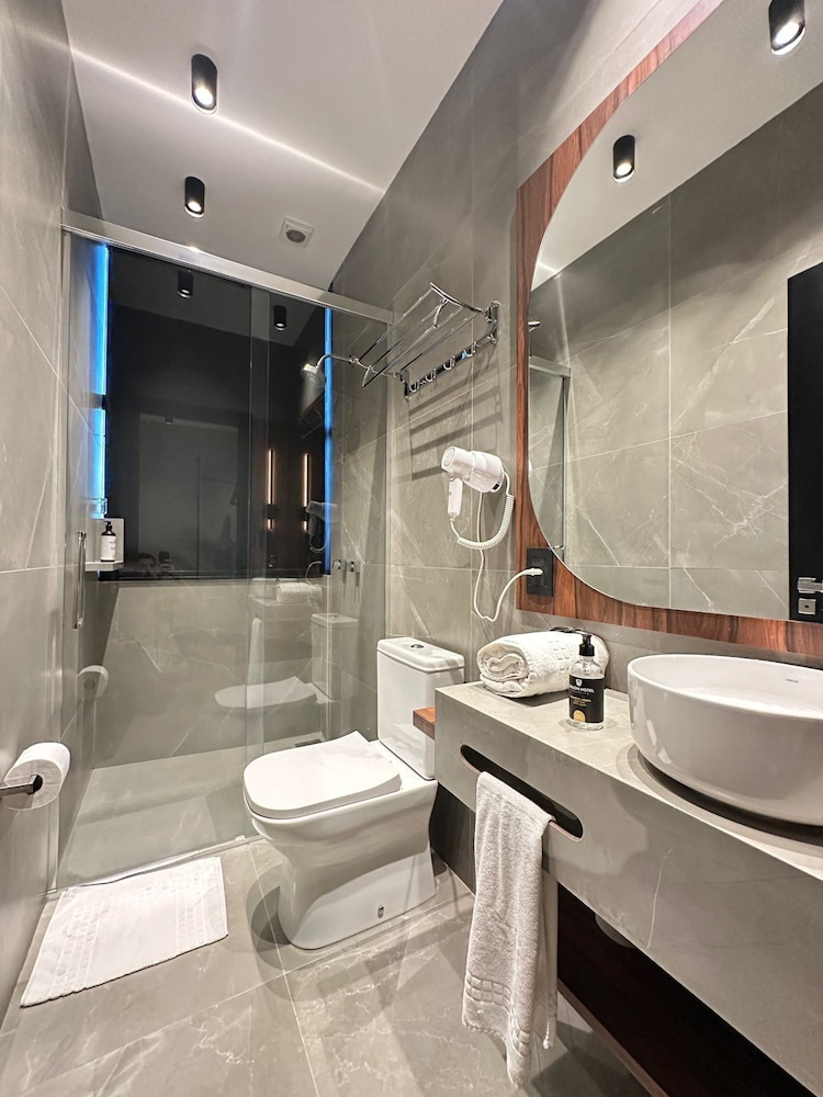 ZALLON HOTEL EXECUTIVE 49/53