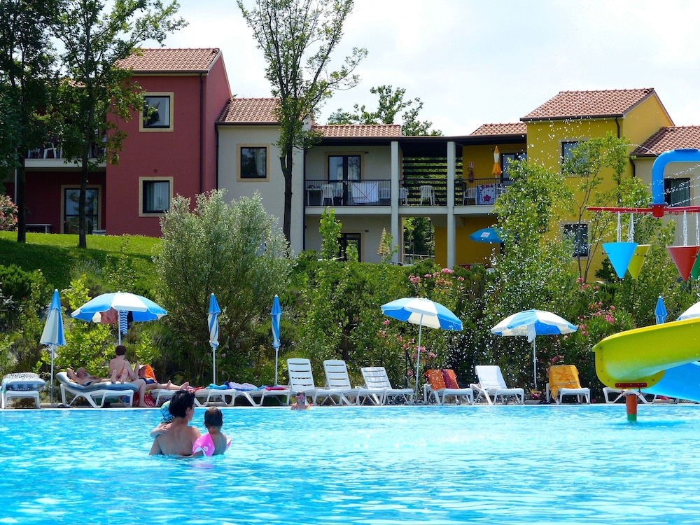 BELVEDERE VILLAGE 46/49