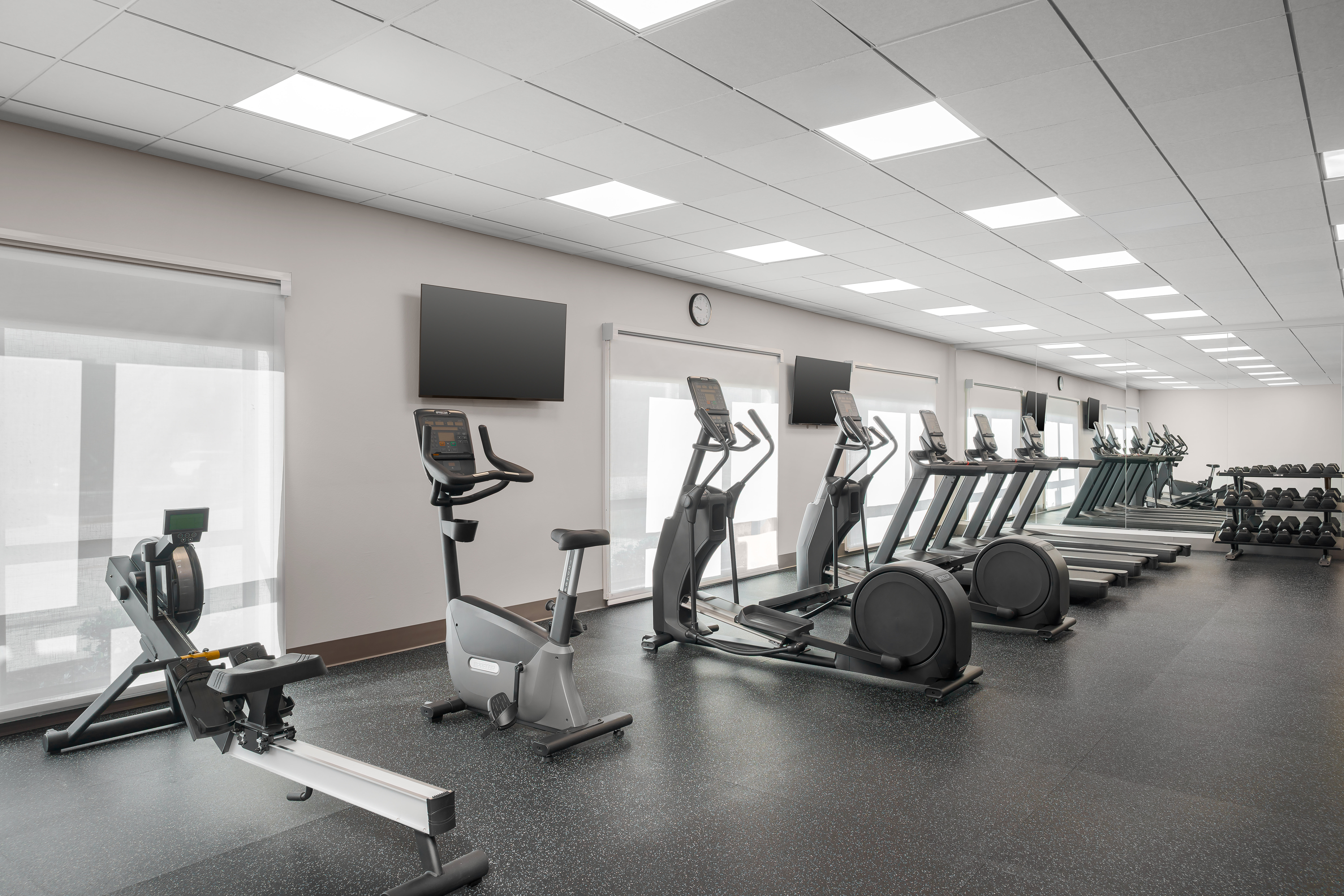 Holiday Inn Express & Suites DFW Airport Southwest Euless 35/62
