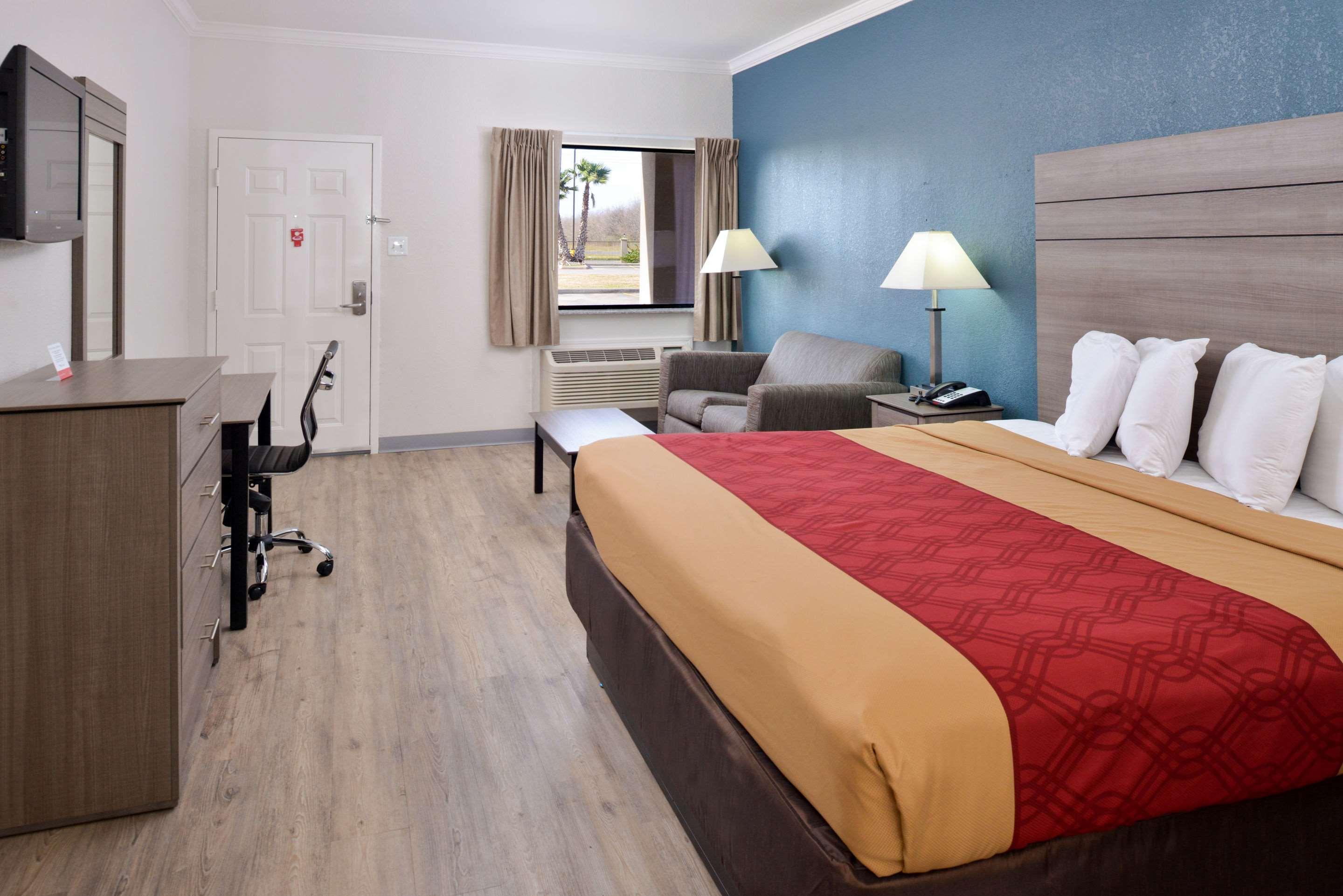 Efficiency, King Bed