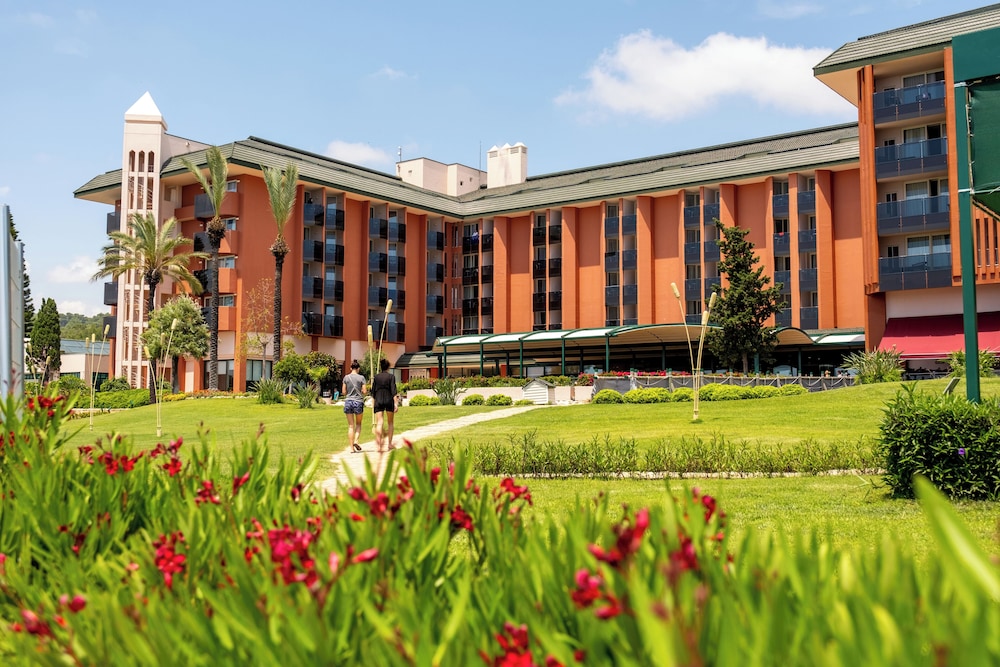 Pegasos Resort 70/74
