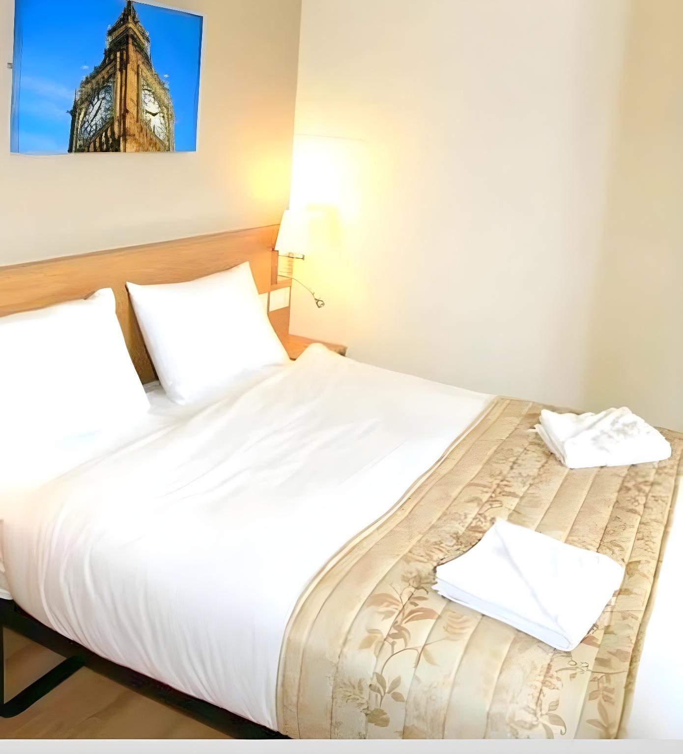 Room, 2 Double Beds, No Window