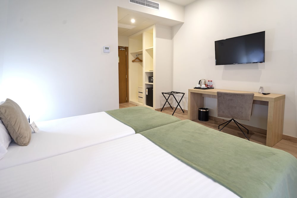 Comfort, Twin Beds, Checkin Valencia 3/5