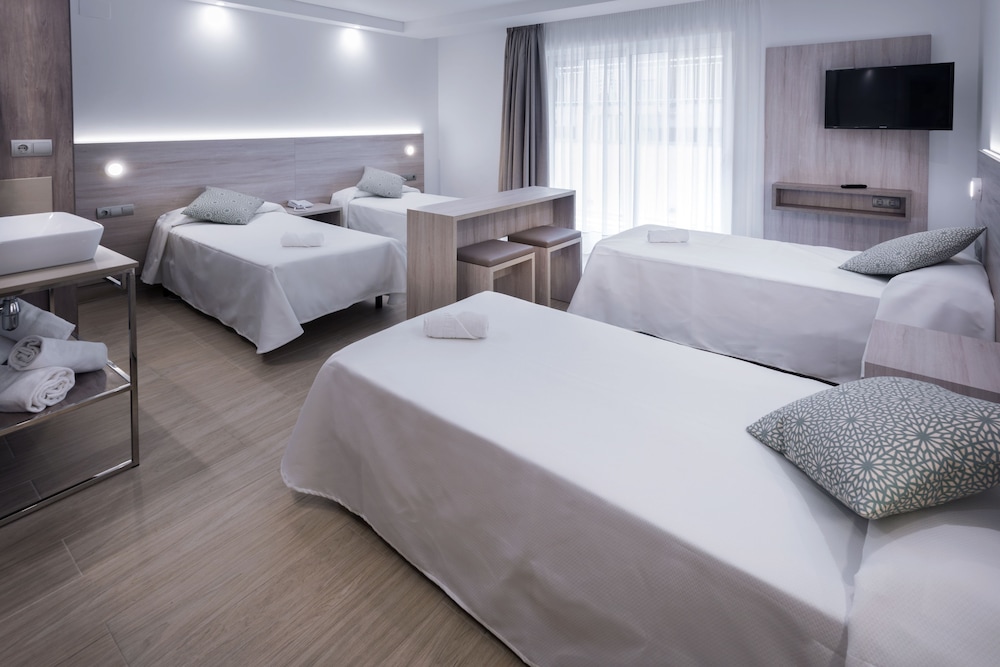 FAMILY, QUADRUPLE, 4 BEDS, BALCONY