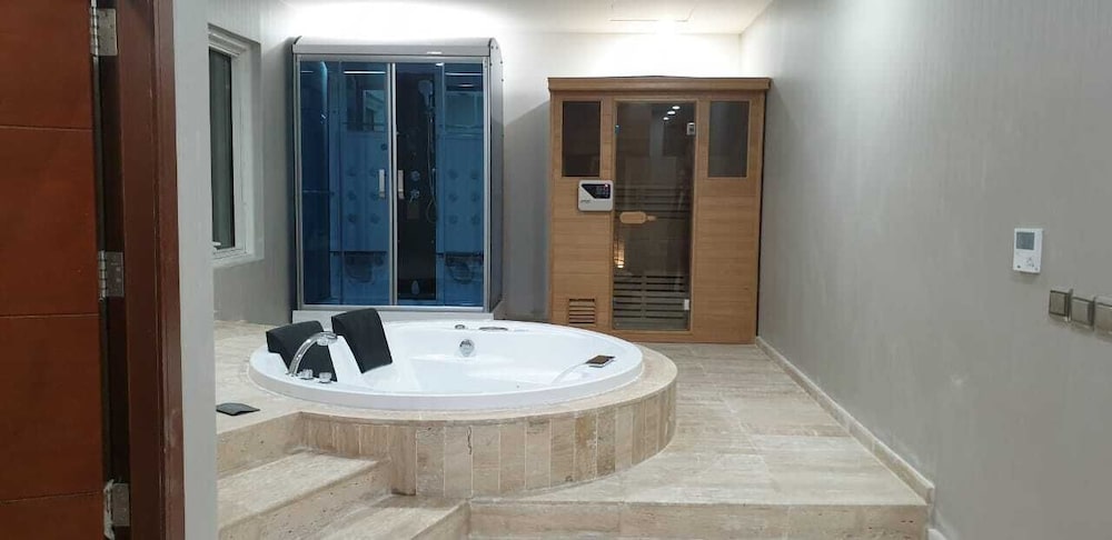 فندق كراون روز(Crown Rose hotel) 30/53
