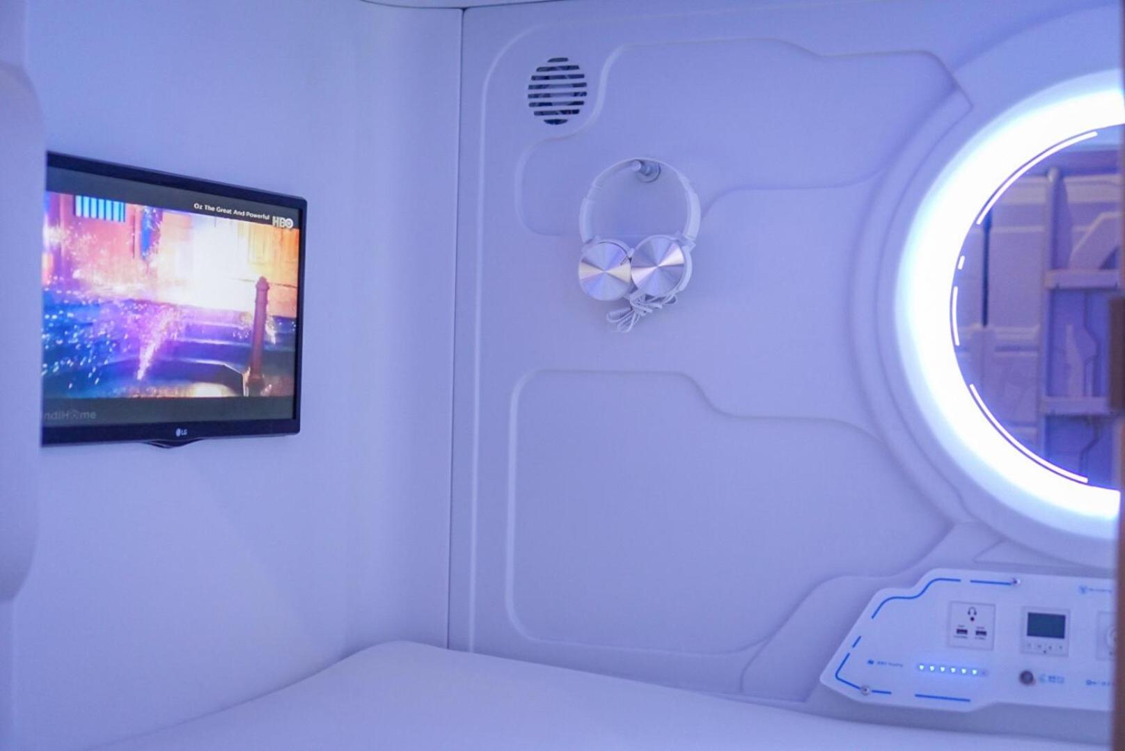 Capsule, Male Dorm